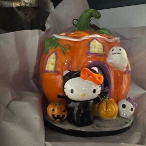 Hello Kitty Halloween Pumpkin Figurine